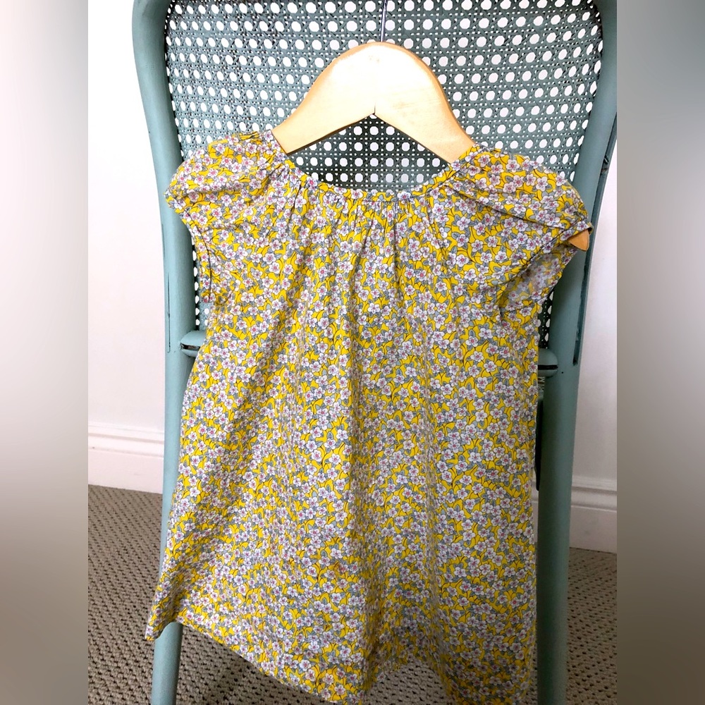 BONPOINT 12 Month Girls Dress with small floral detail. 100% cotton!